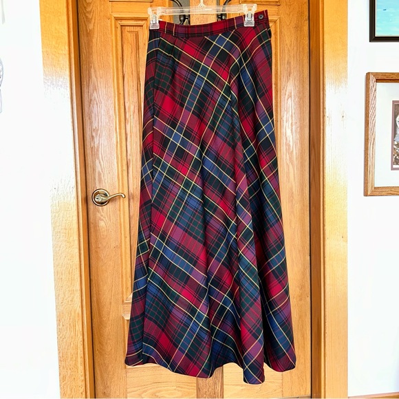 Lauren Ralph Lauren Dresses & Skirts - Lauren Ralph Lauren maxi skirt 100% wool size 4 high waist